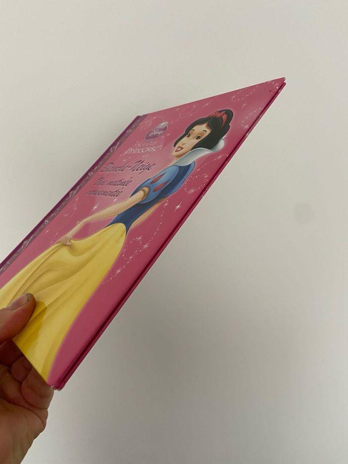 Livre Disney Blanche Neige une journée mouvementée - photo numéro 4