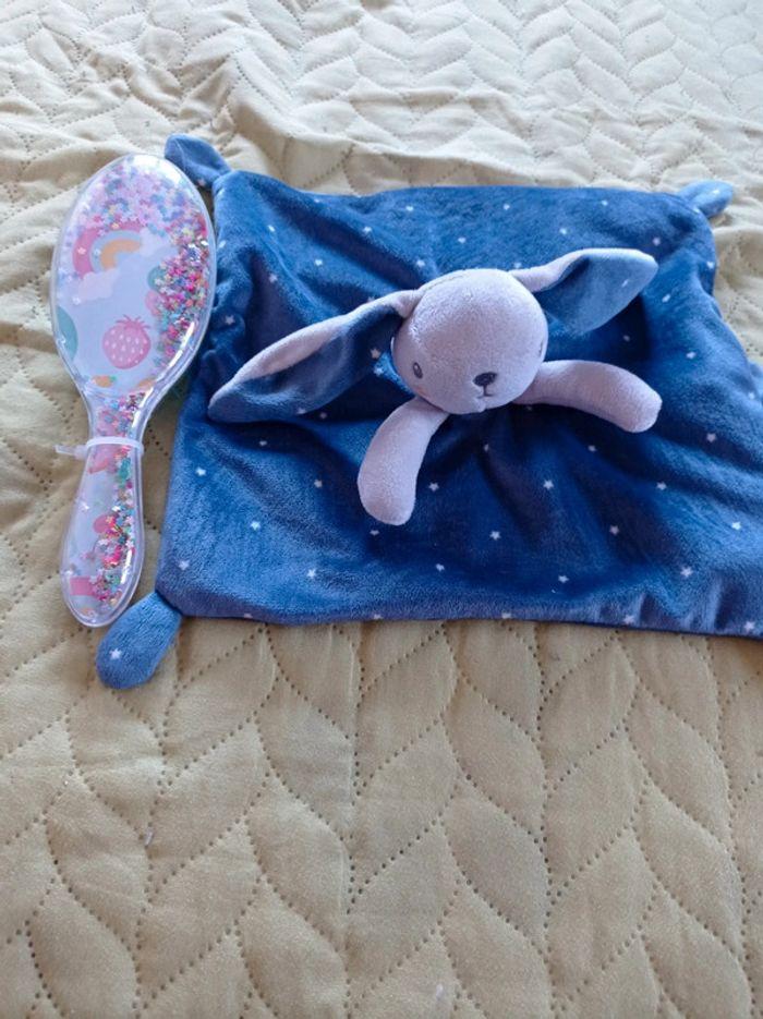 Doudou lapin gris bleu Kiabi