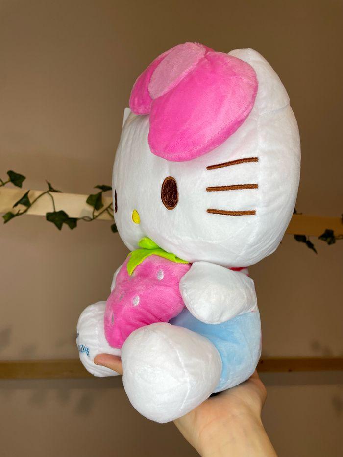 Peluche Hello Kitty avec la fraise - photo numéro 9