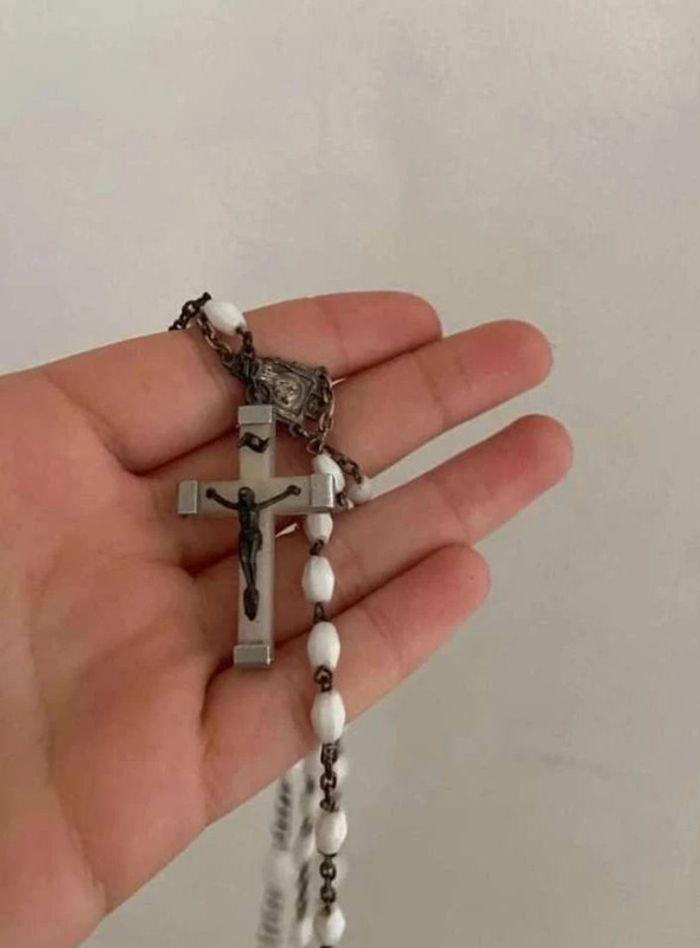 Collier a  perle  blanche  Jesus - photo numéro 3