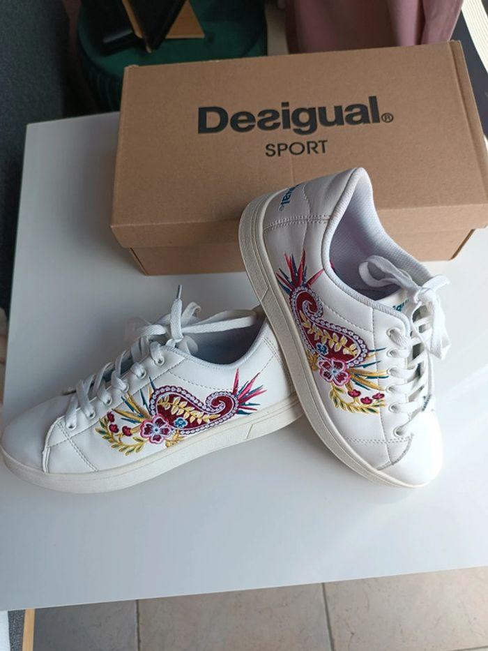 Sneakers blanche brodées - Desigual - pointure 40 - neuves - photo numéro 4