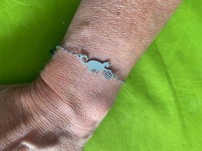 Joli bracelet porte bonheur « Chat » ou chaton en acier inoxydable argenté - photo numéro 1