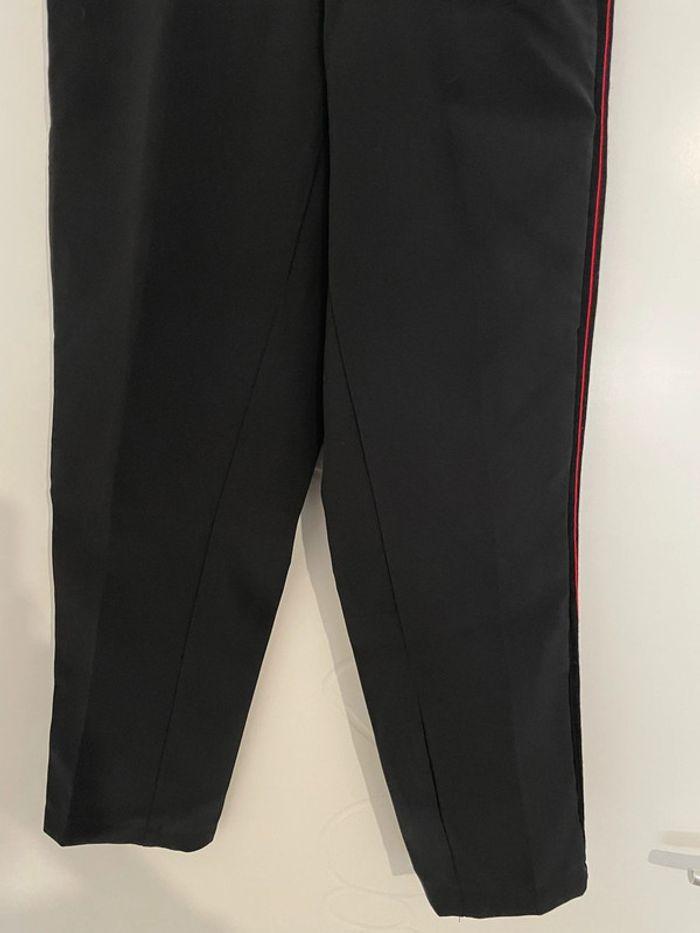 Pantalon court 7/8 style jogging habillé noir bande blanc et rouge côté charming girl taille 36 - photo numéro 4