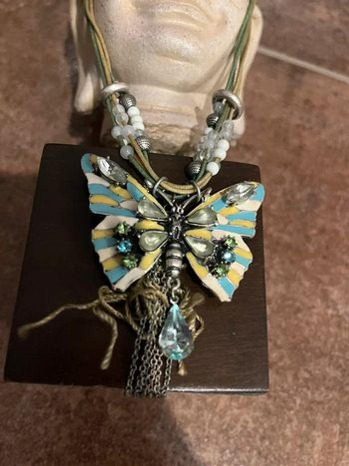 Collier papillon 🦋 H Dubin - photo numéro 1