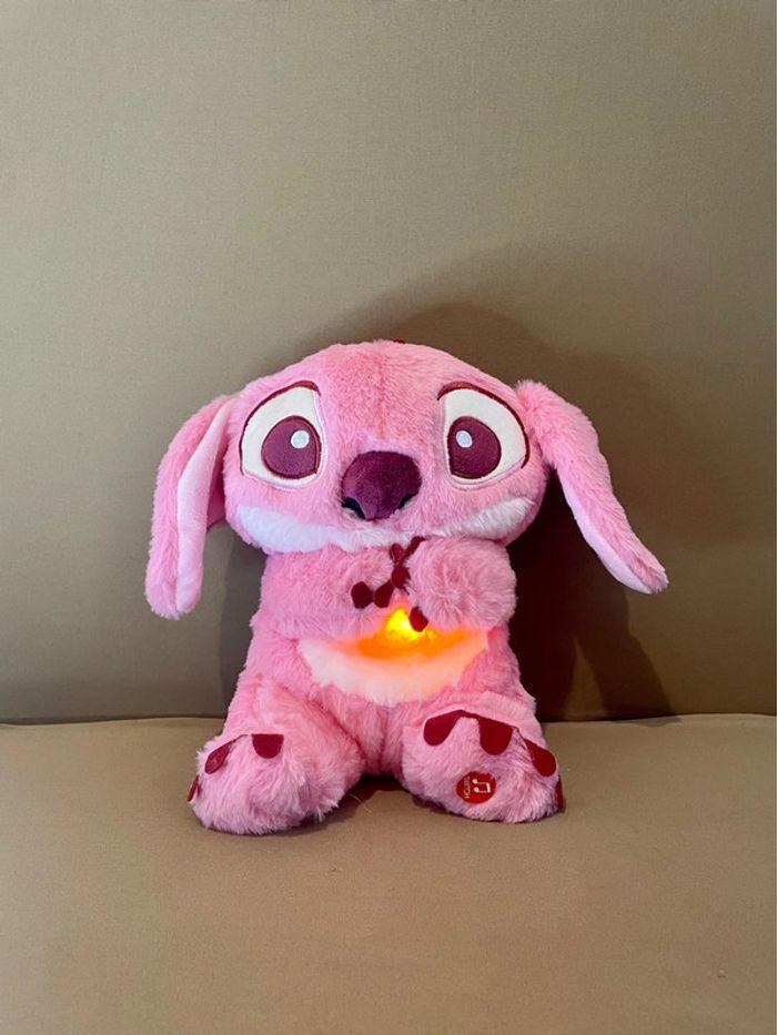 Peluche lumineuse Disney Stitch Angel qui respire 🩷 - photo numéro 2