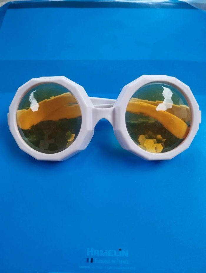 Lunettes déformantes - photo numéro 1