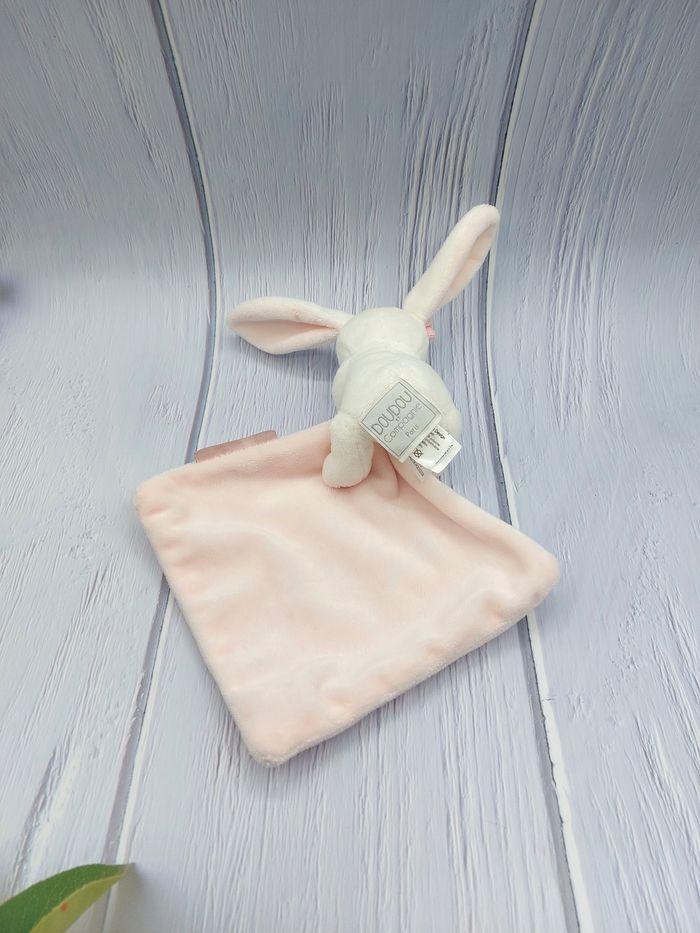 DOUDOU ET COMPAGNIE lapin blanc mouchoir rose boîte fleur DC3337 - photo numéro 2