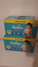 Lot de couches pampers taille 4