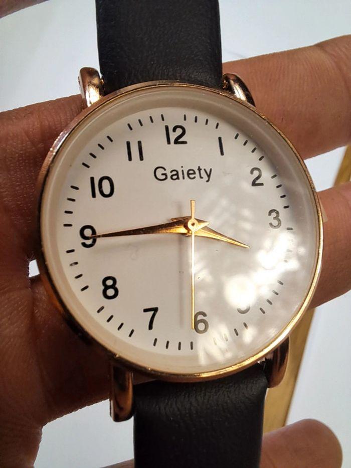 Montre Gaiety noir et dorée - photo numéro 4