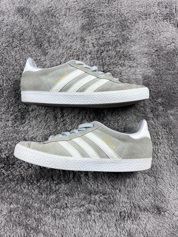 👟 Adidas Gazelle Beige Pointure FR 34 US 2,5 👟 - photo numéro 1