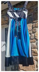 Superbe robe neuve,  forme parapluie, tons noir et turquoise, marque Meggie, taille 40