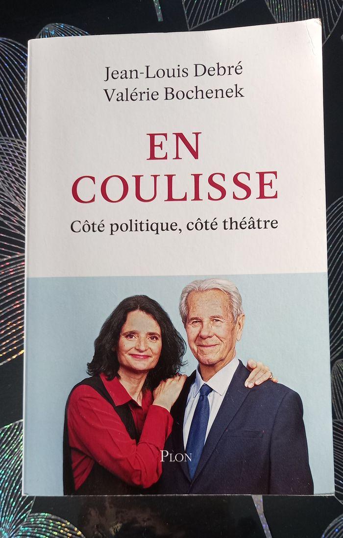 Livre de Jean-louis Debré et Valérie Bochenek : En coulisse - photo numéro 1