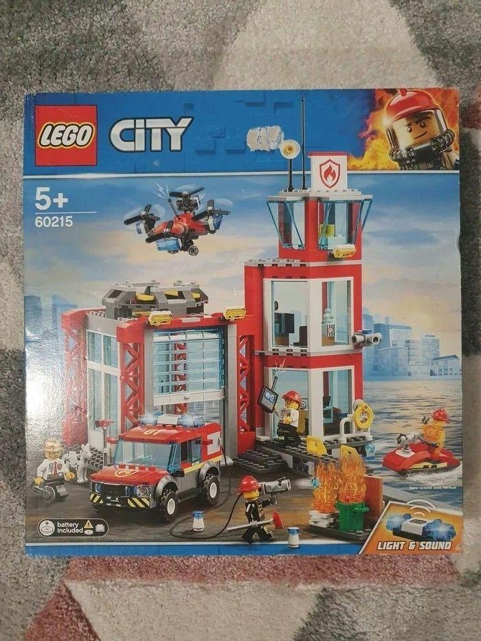 Lego City - La Caserne de Pompiers - 60215 - ok - photo numéro 1