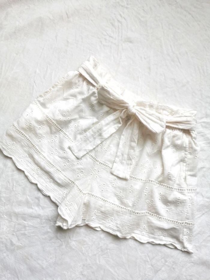 Short blanc Zara broderies anglaise L 40 - photo numéro 1