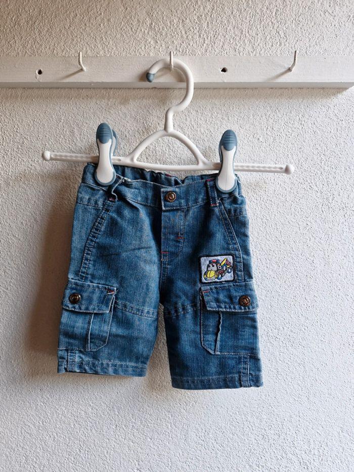 Short 3-6 mois Sans Marque Bleu jean Très bon état - photo numéro 1