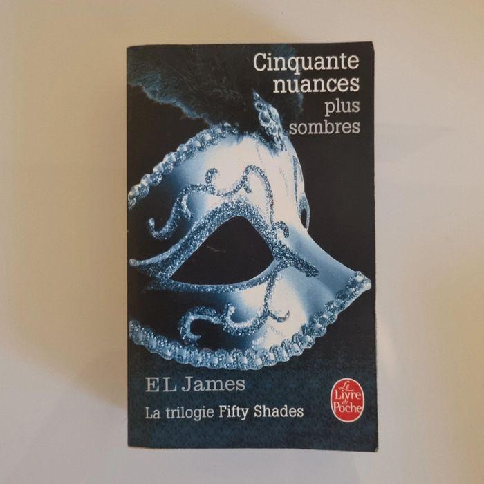 Livre 50 nuances plus sombres ( format poche) - photo numéro 1