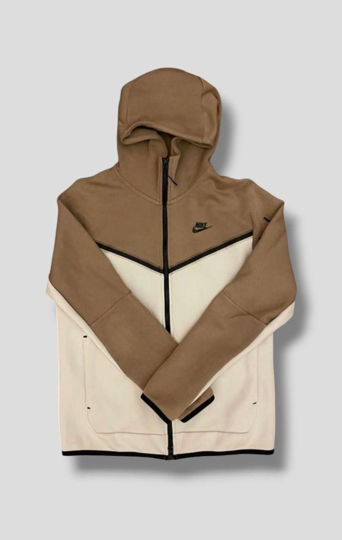 Sweat à capuche Tech Fleece Nike Neuf avec étiquette - photo numéro 1