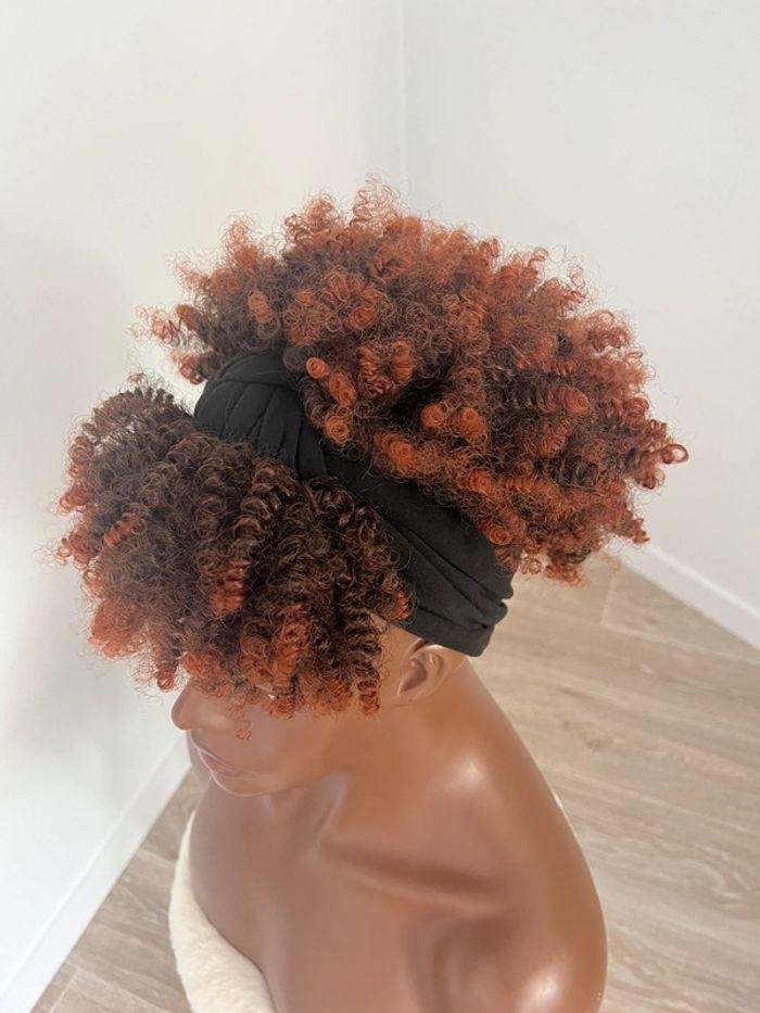 Perruque bandeau afro bouclée tendance - photo numéro 9