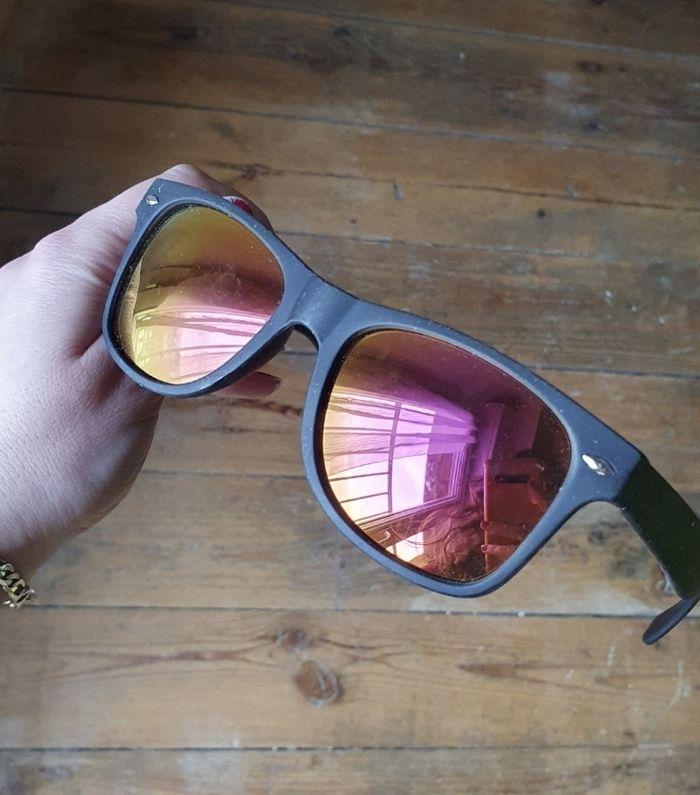 Paire de lunettes de soleil avec verres multicolores - photo numéro 1