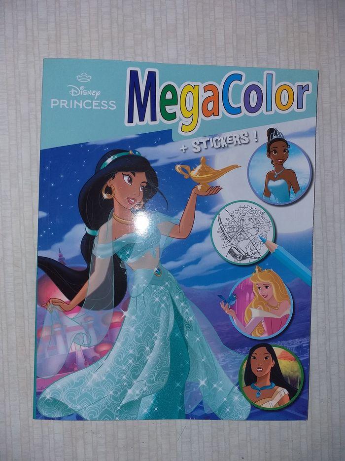 Album/ livre Megacolor coloriages Disney neuf - photo numéro 1