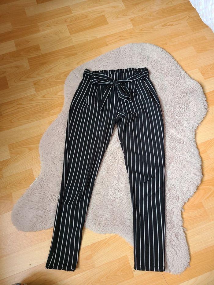 Joli pantalon 10/12 ans - photo numéro 1