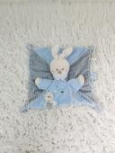 Doudou mouchoir lapin bleu avec attache tétine marque Kiabi 🎅