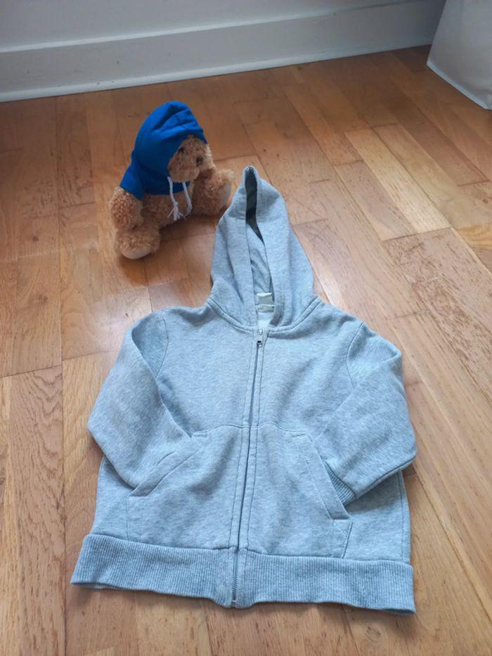 Sweat zippé à capuche