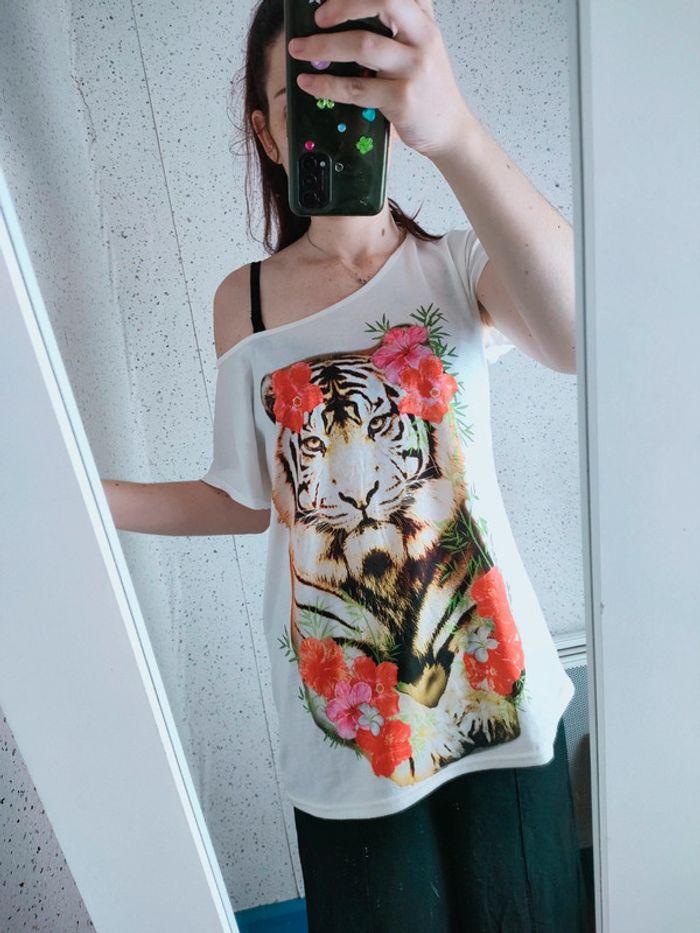 T-shirt blanc crème dessin tigre et fleurs exotiques - photo numéro 3