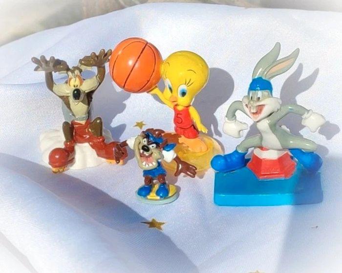 Figurine Looney Tunes cartoon Warner coyotte bugs rollers Bunny titi basket taz skate space - photo numéro 2