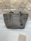 Sac à main de luxe Michael Kors gris taupe