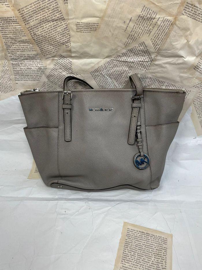 Sac à main de luxe Michael Kors gris taupe - photo numéro 1