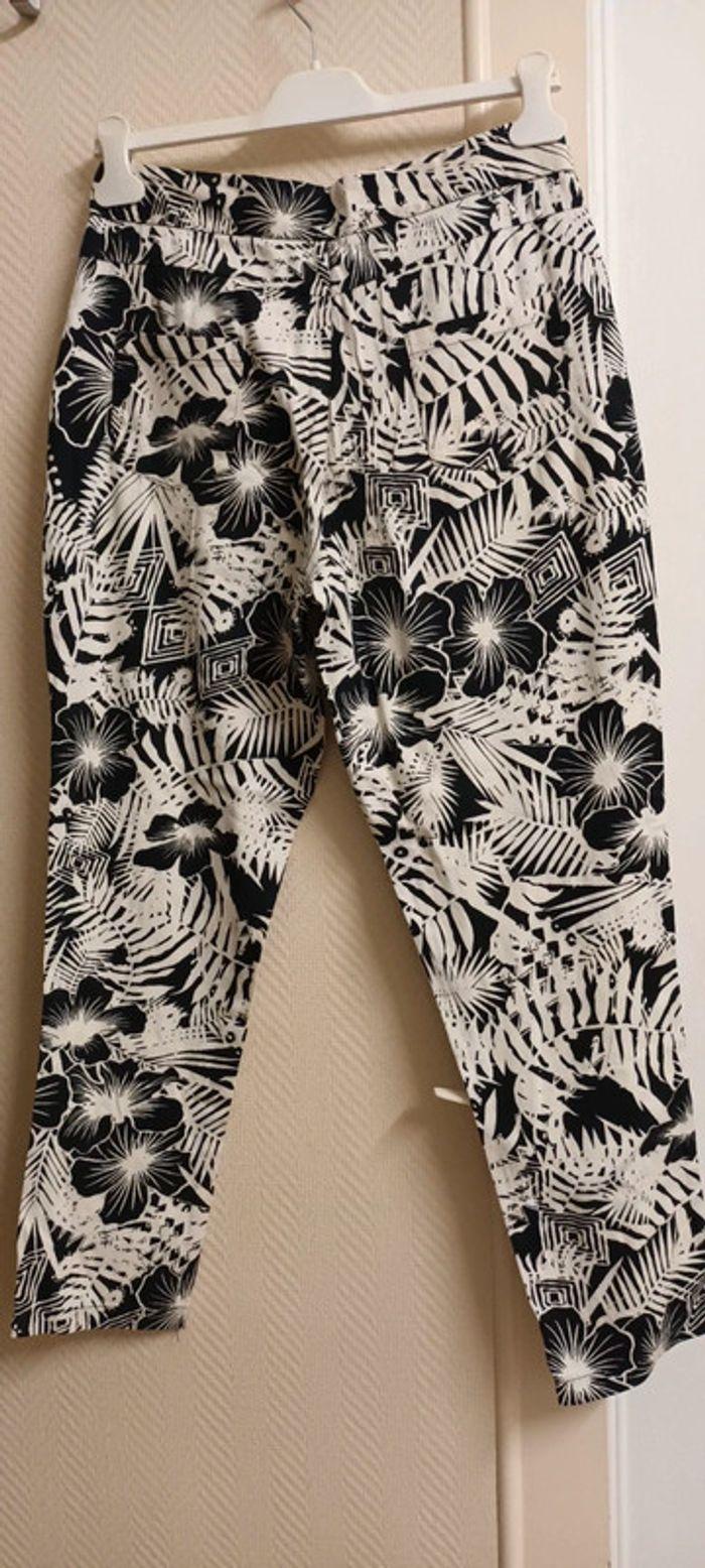 Pantalon femme. Taille 40. 2€ - photo numéro 3