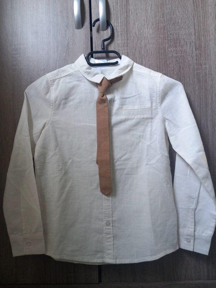 Chemise blanche avec cravate