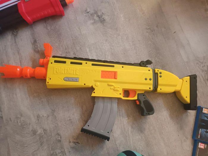 Scare nerf fortnite électronique vendu avec 10 balles - photo numéro 2