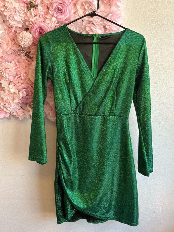 Superbe robe verte pailletée - taille 36 - photo numéro 1