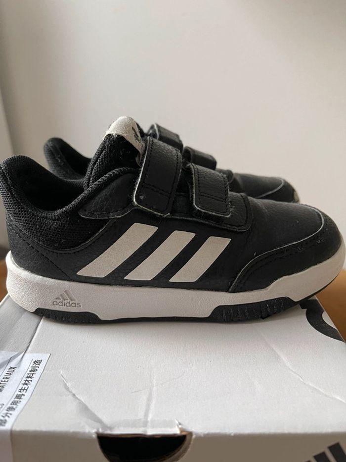 Baskets à scratch enfant adidas taille 26.5 noires et blanches - photo numéro 7