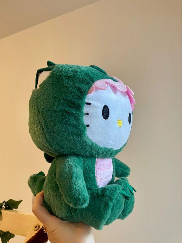 Peluche Hello Kitty déguisement dinosaure - photo numéro 2