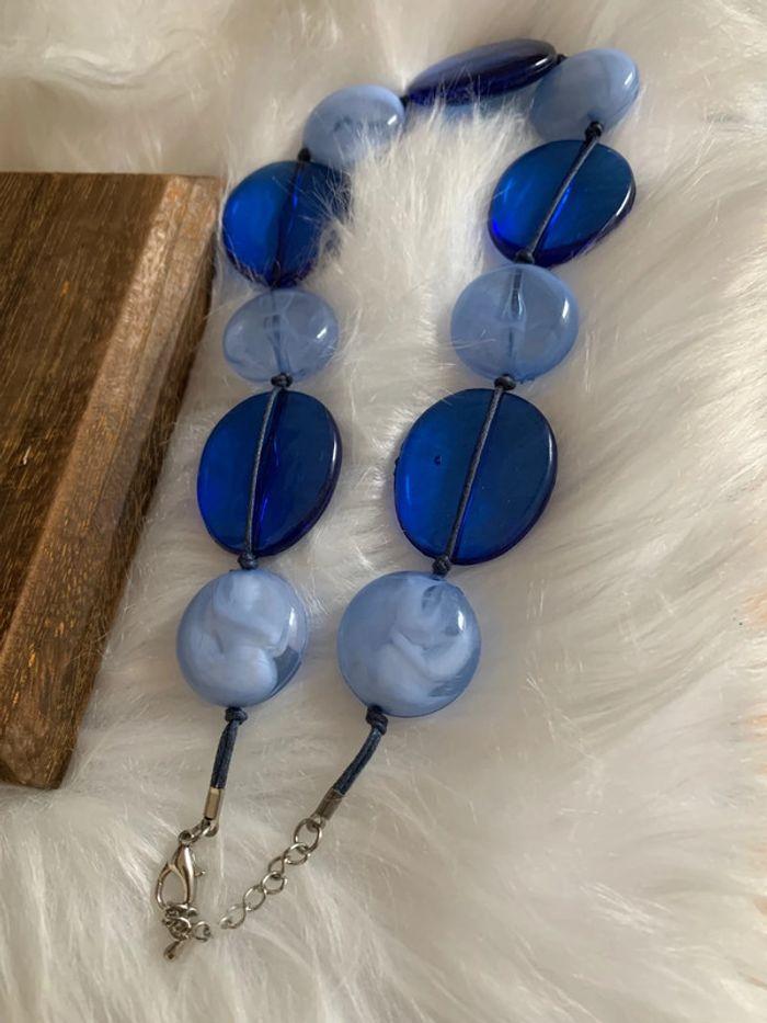 Collier ras de cou grandes perles bleues transparentes - photo numéro 5