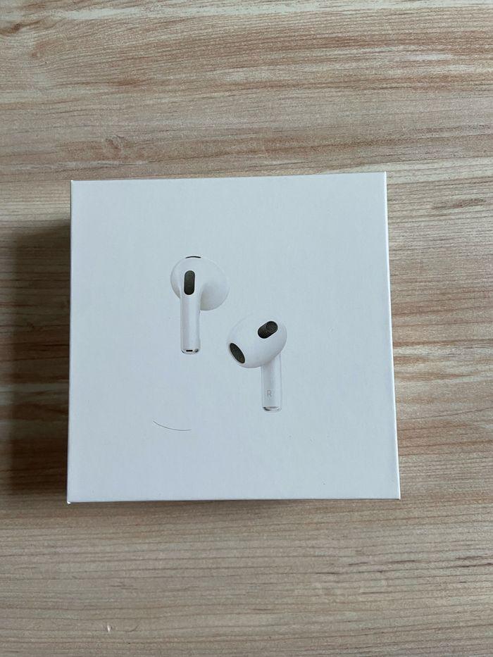 AirPods 3 eme génération - photo numéro 1