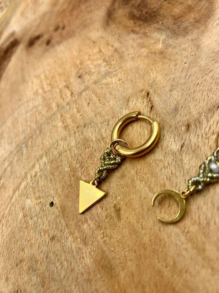 Boucles d’oreilles petites créoles en macramé lune et triangle - photo numéro 3