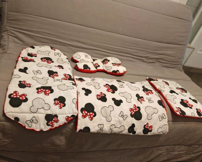 Lot cocoon bébé Disney Mickey minnie + coussins d'assise ou grossesse - photo numéro 3