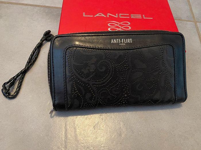 Beau portefeuille compagnon Lancel modèle Antiflirt - photo numéro 3