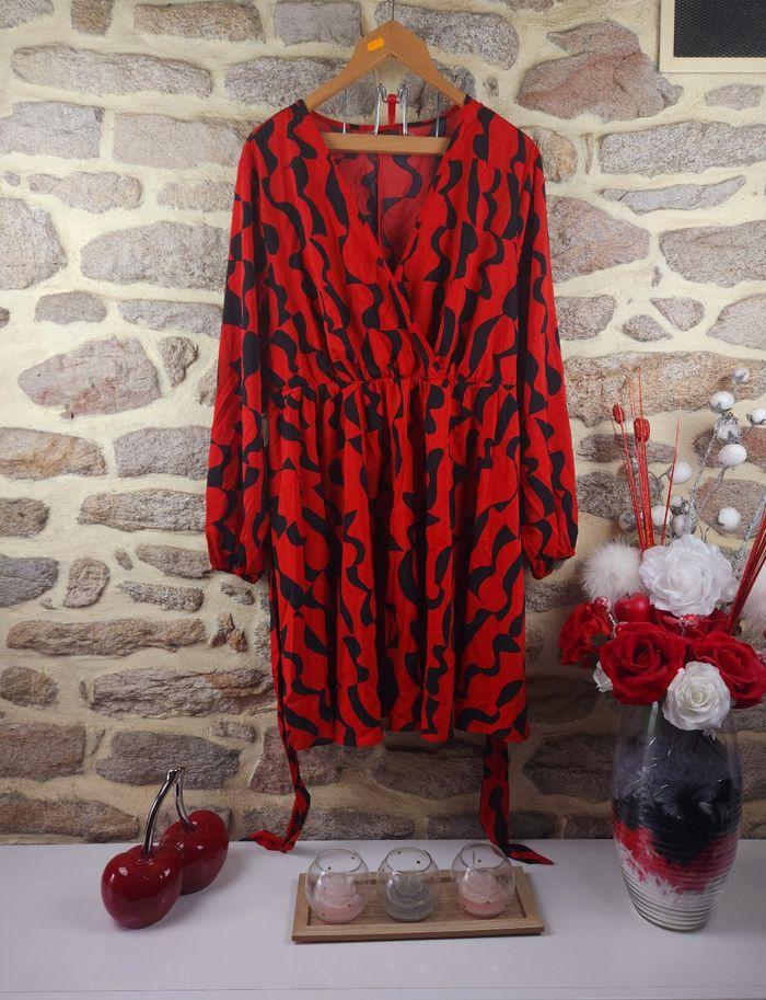 Robe manches bouffantes rouge et noire Femme taille 52 marque Boohoo 🍓 - photo numéro 1