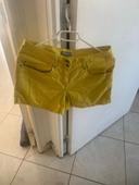 Short jaune taille haute