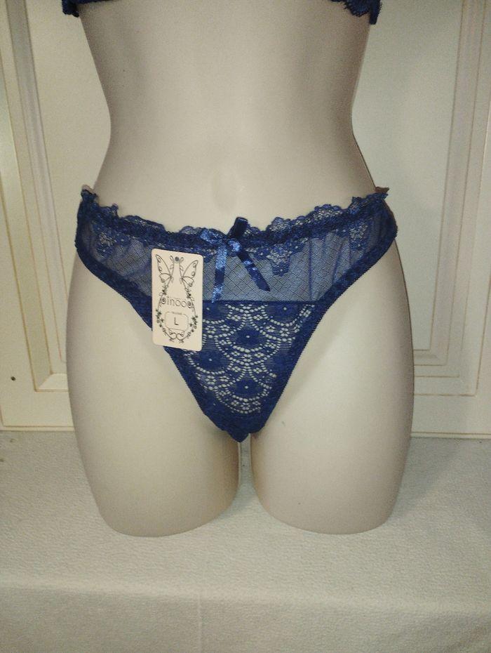 Ensemble de lingerie neuf avec armatures et rembourrage et string pour le bas. 95C L pour le string - photo numéro 3