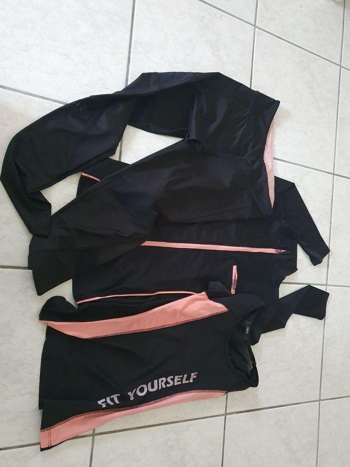 Ensemble sport taille S - photo numéro 1