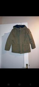 Blouson avec veste incorporé. Peux être mis séparément  taille 8 ans