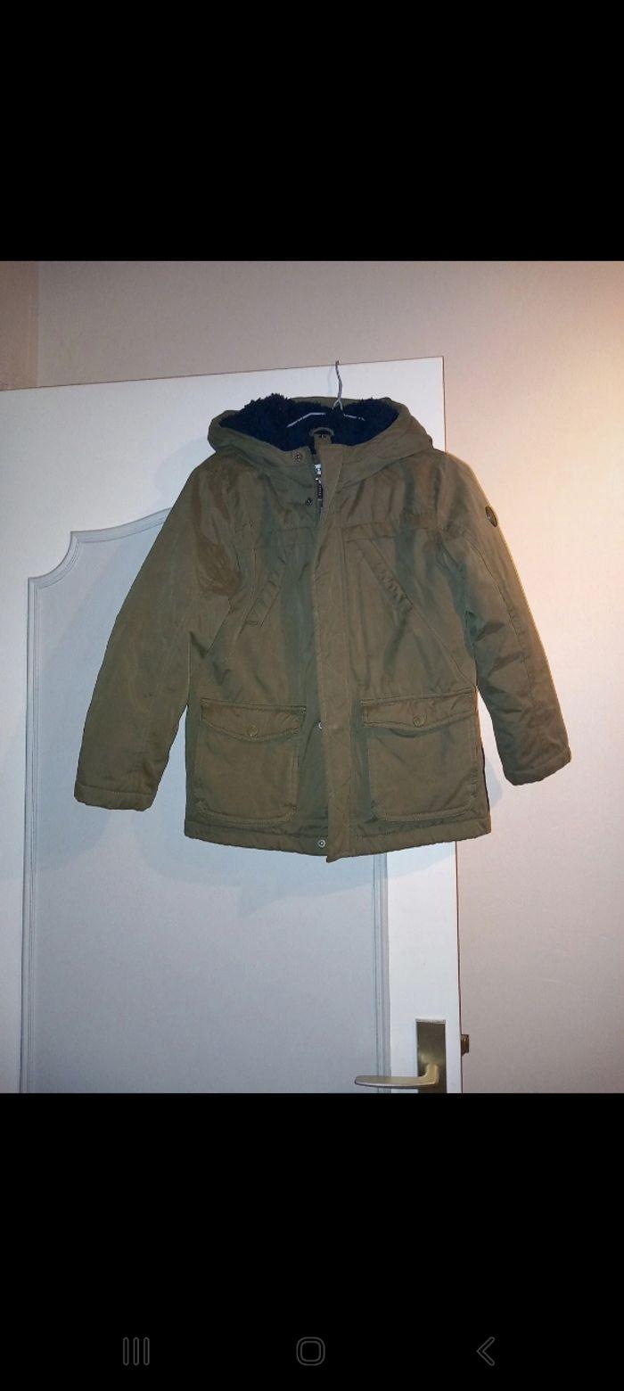 Blouson avec veste incorporé. Peux être mis séparément  taille 8 ans - photo numéro 1