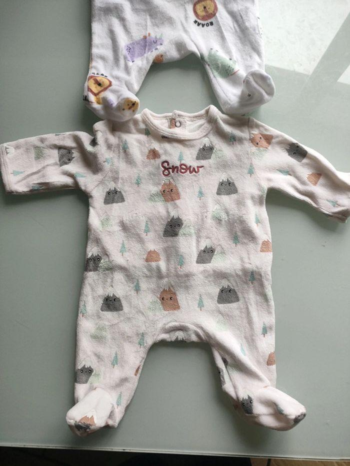 Lot de 2 pyjama velours bébé 1 mois porté une seule fois - photo numéro 3