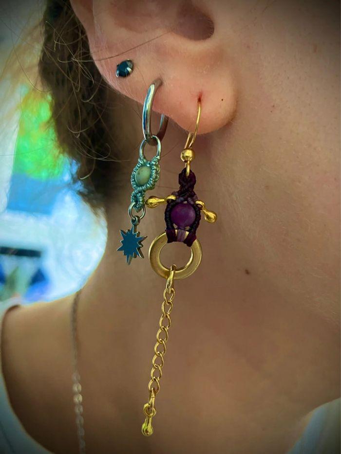 Boucles d’oreilles pendantes chaînes en macramé avec pierres d’Améthyste - photo numéro 4